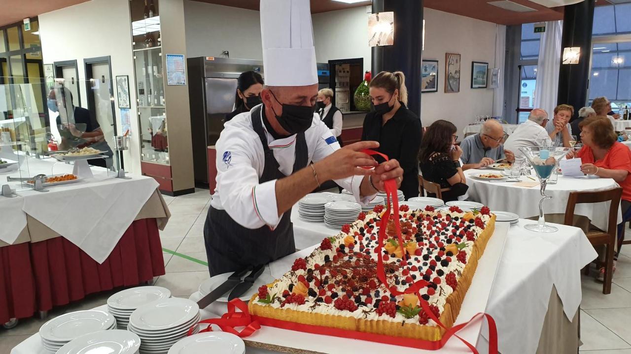 Hotel Cormoran Cattolica Dış mekan fotoğraf