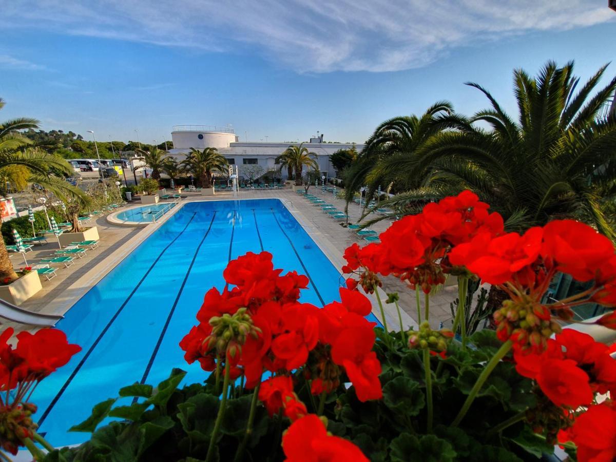 Hotel Cormoran Cattolica Dış mekan fotoğraf