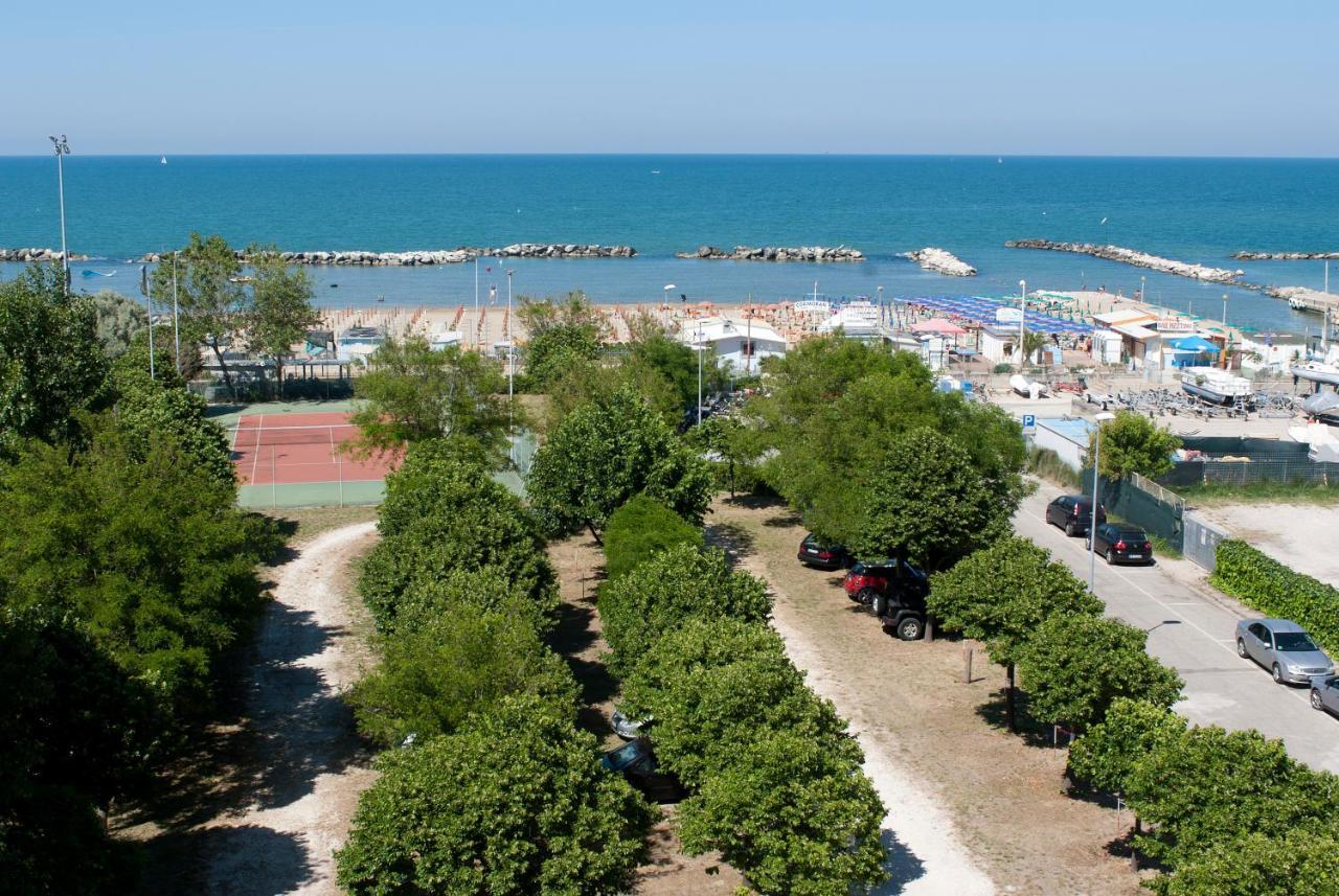 Hotel Cormoran Cattolica Dış mekan fotoğraf